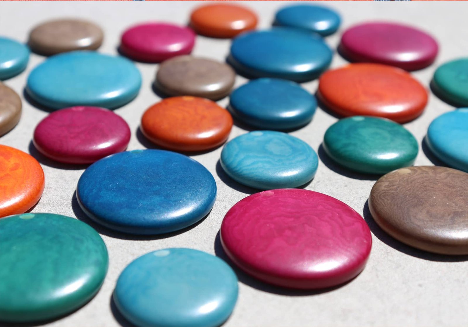 MÉDAILLE en TAGUA / IVOIRE VÉGÉTAL – Image 3